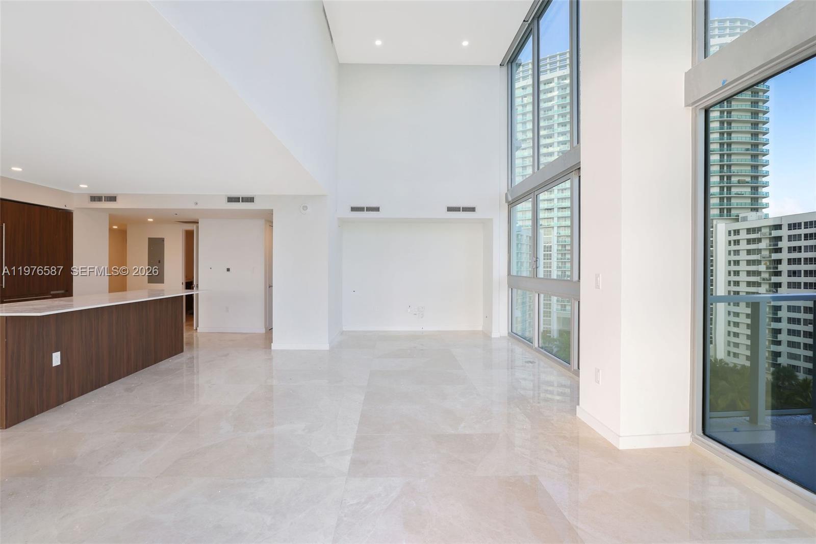 Building Photo - 1500 Bay Dr