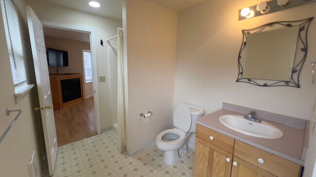 Building Photo - 1860 Beach Dr