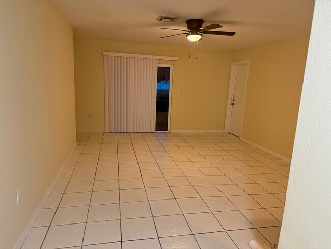 Building Photo - 712 Lucaya Dr