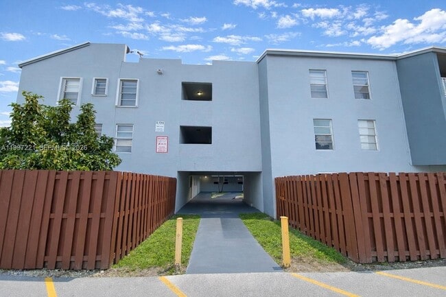 Building Photo - 1755 W 60th St