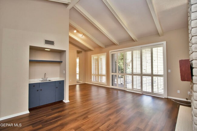 Building Photo - 5710 Mira Grande Dr