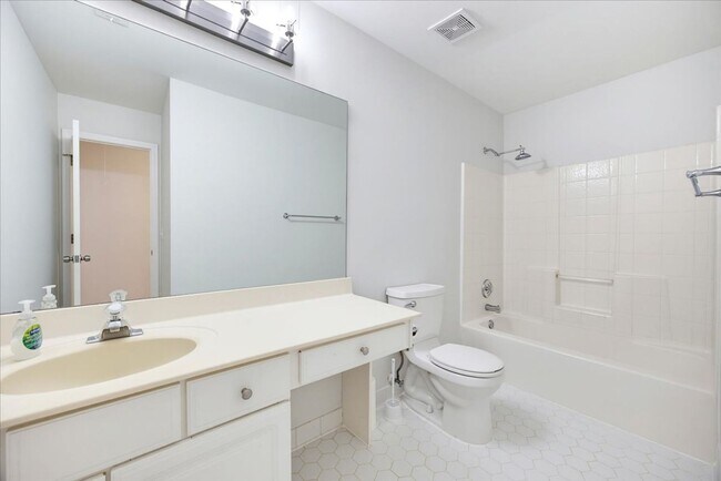 Building Photo - 326 Saybrook Crossing