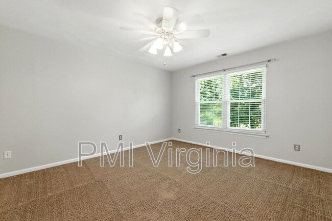 Building Photo - 6811 Dickens Ct E