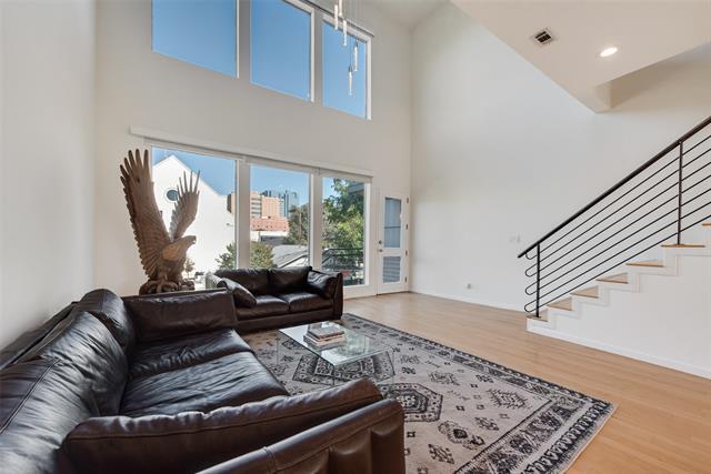 Building Photo - 959 W Bluff St