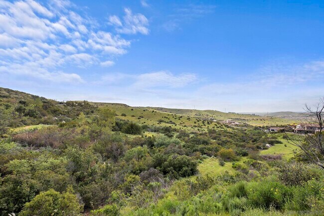 Building Photo - 14748 Valle Del Sur Ct