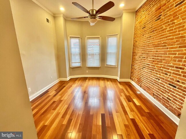 Building Photo - 132 S Potomac St