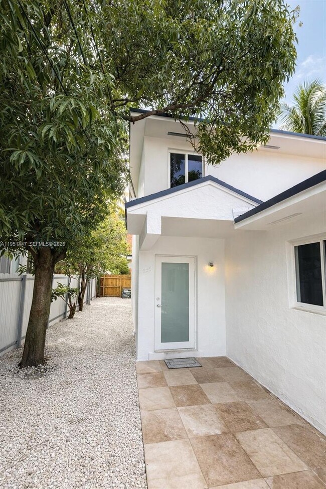 Building Photo - 236 NE 55th Terrace