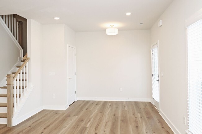 Building Photo - Dog-Friendly Townhouse Just South of Downt...