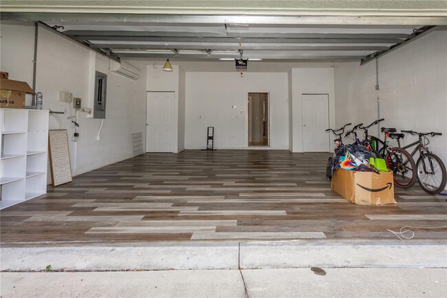 Building Photo - 11102 Avery Oaks Dr