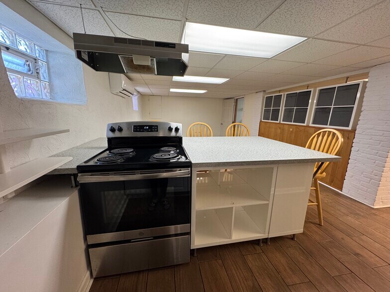 Building Photo - 1239 Disston St Unit 2