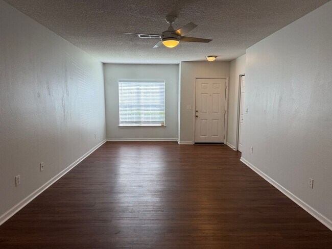 Building Photo - Updated Apartment in Plantation Point