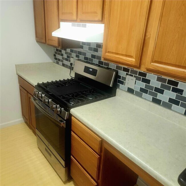Building Photo - 1700 SW 16th Ct