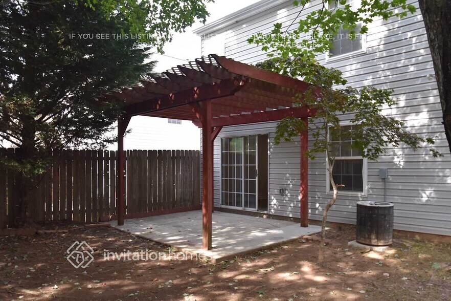 Building Photo - 2235 Lexington Ln