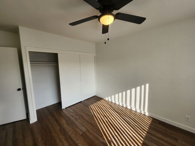 Building Photo - Raymond