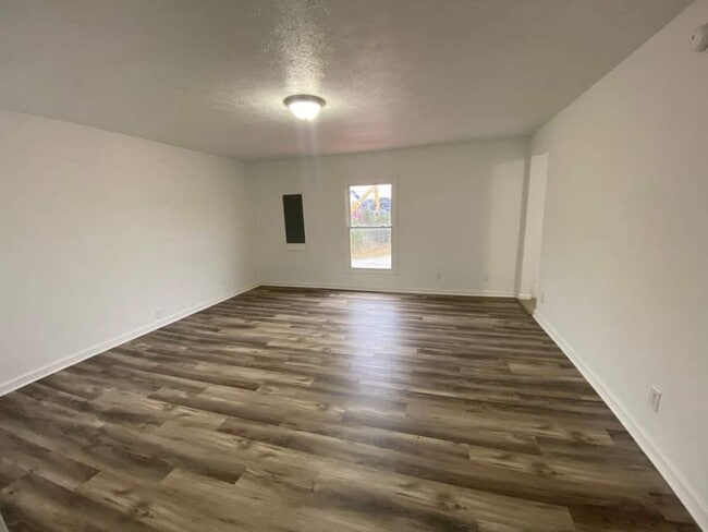 Building Photo - BPG - Mattox