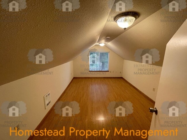 Building Photo - Explore the potential of this beautiful home!