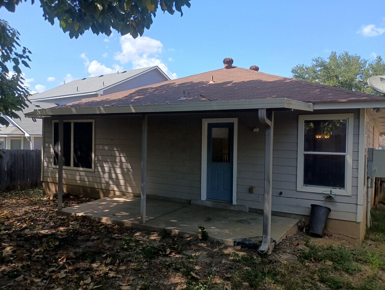 Building Photo - Room in Single Family Home on Ceremony Cove