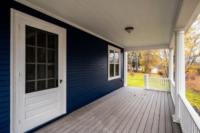 Building Photo - 815 Central Ave