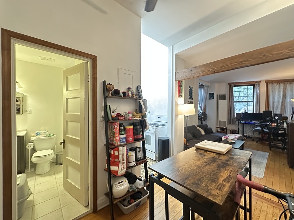 Building Photo - 1222 W Grace St