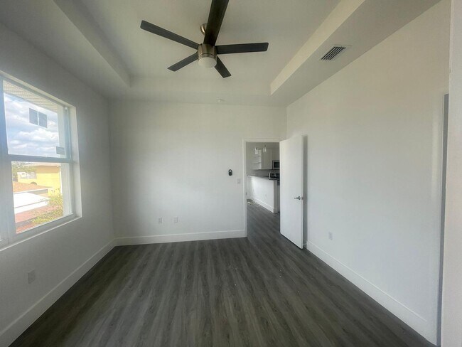 Building Photo - 275 SW 4th ST @203