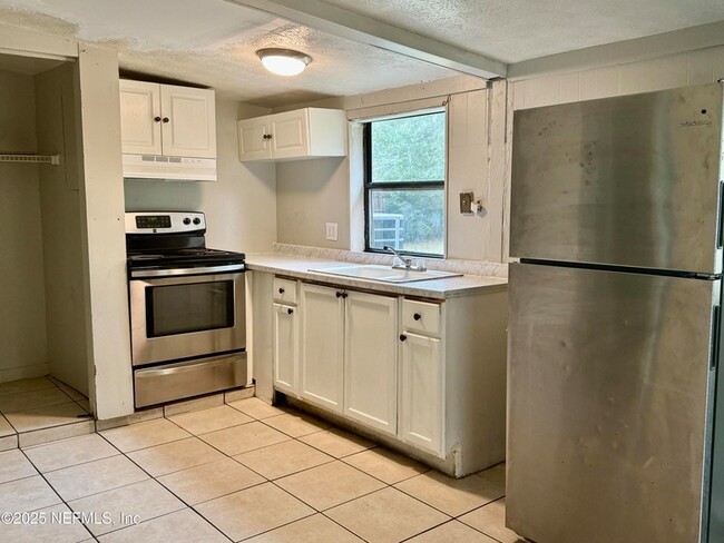 Building Photo - 5213 McManus Dr