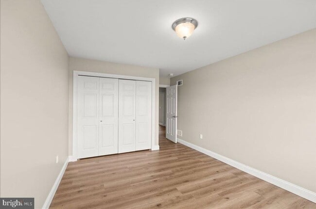 Building Photo - 777 Oak Leaf Ln