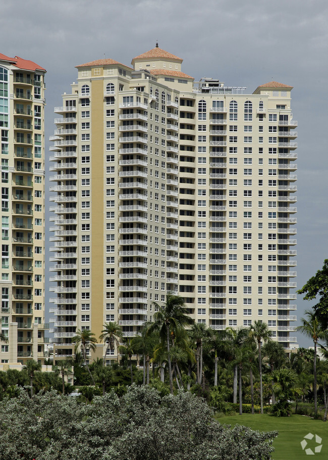 Building Photo - Turnberry on the Green