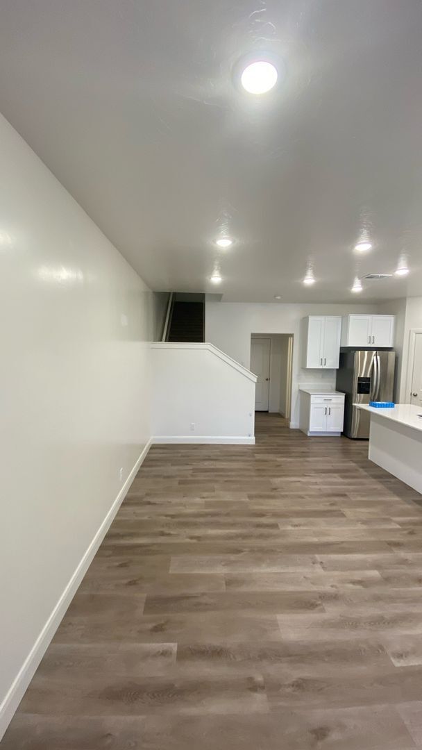 Building Photo - 3 Bed - 2.5 Bath, Large Townhome - 2 Car G...