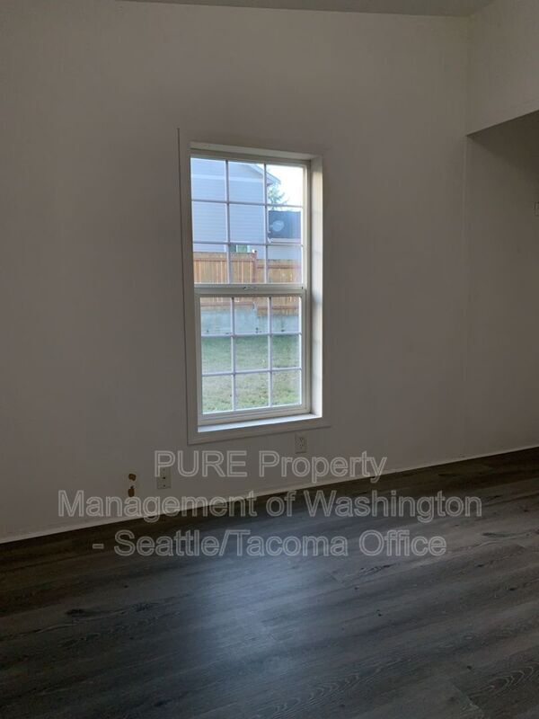 Building Photo - 16008 34th St E