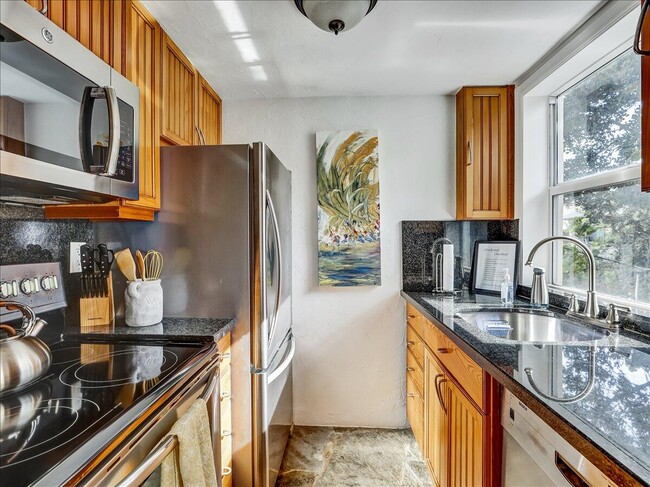 Building Photo - 72 S Ocean Blvd