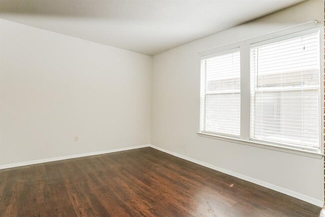 Building Photo - 5608 Cougar Dr