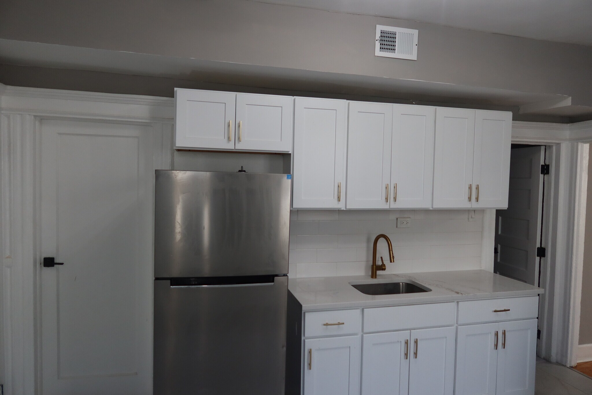 Building Photo - 26 Linden Ave