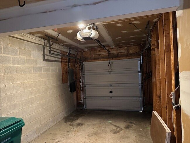 Building Photo - 6212 Spring Knoll Dr