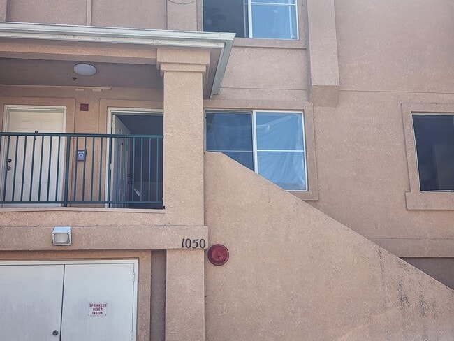 Building Photo - 1050 Harbor Heights Dr