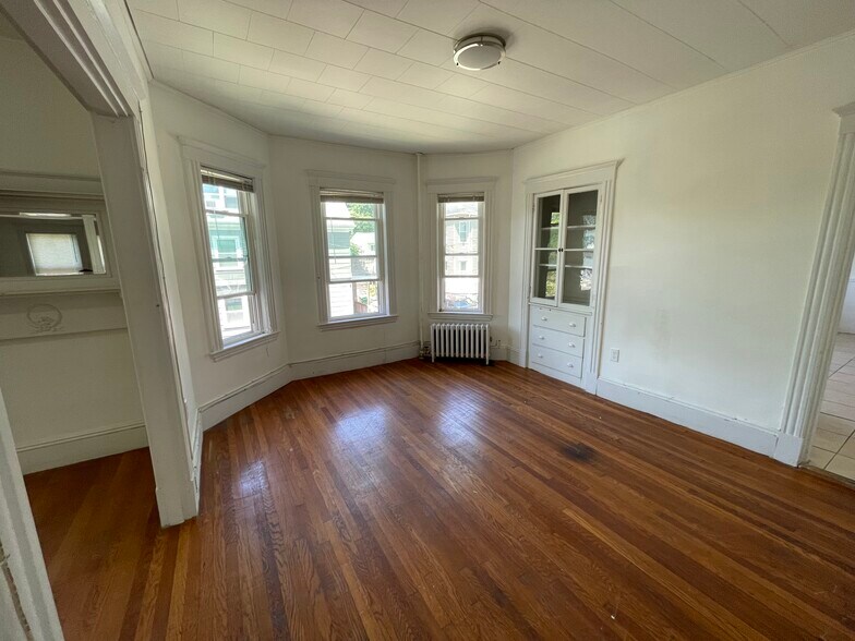 Building Photo - 151 Fellsway W