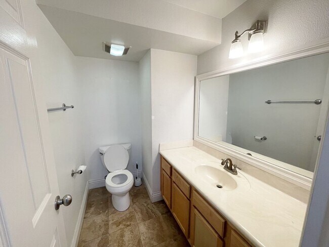 Building Photo - ***$500 off of 1st months rent***Beautiful...