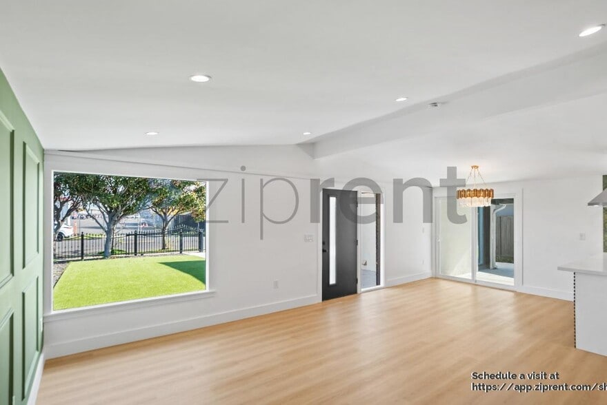 Building Photo - 28023 Tampa Ave