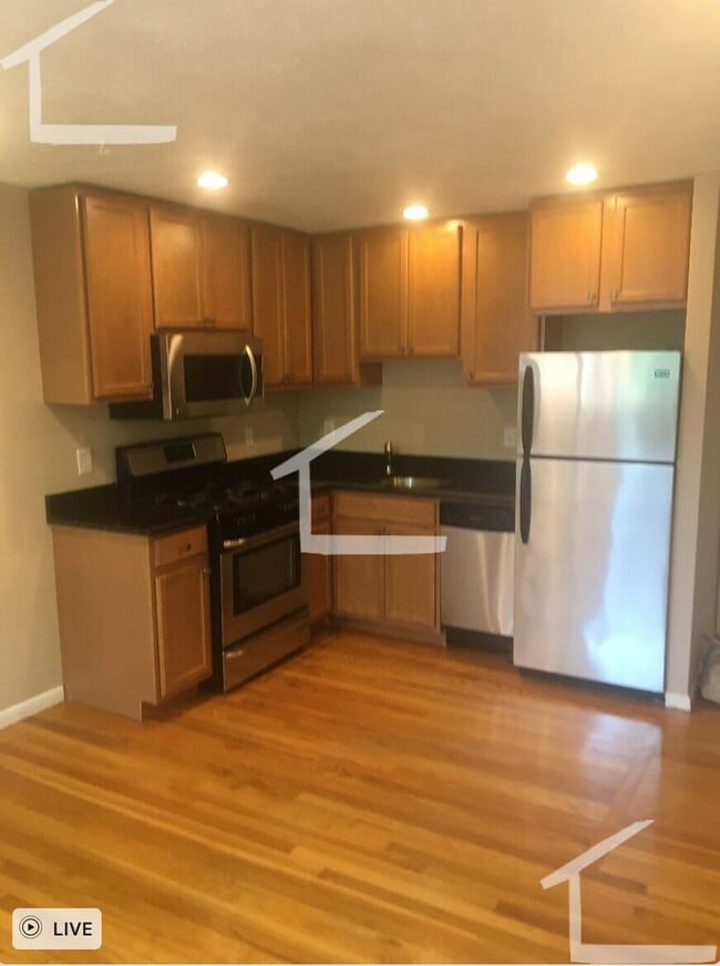 Building Photo - Nicely updated with parking included with the rent!