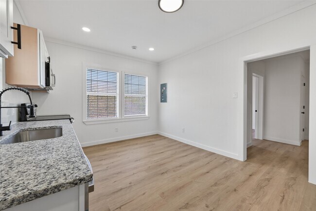 Building Photo - 2202 Hutchins St