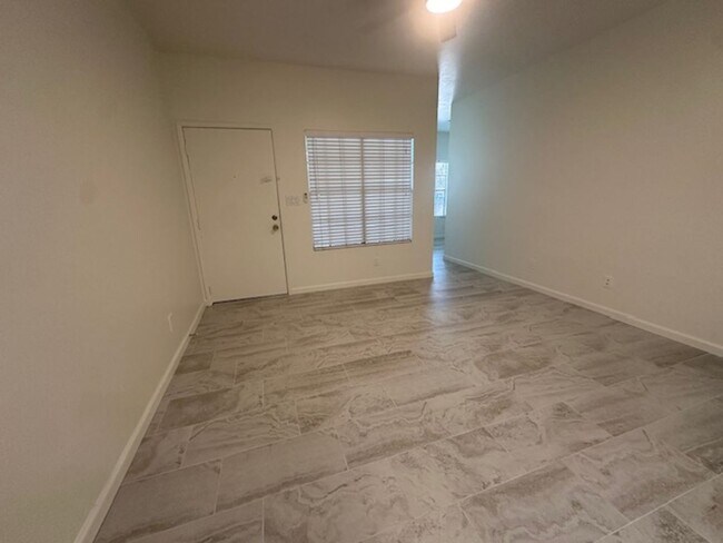 Building Photo - ELLIOT PLACE CONDOMINIUMS UPDATED/REMODELED GROUND FLOOR 1 BED PLUS DEN UNIT WITH 1 CAR GARAGE