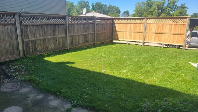 Building Photo - 6655 Windsor Commons Ave