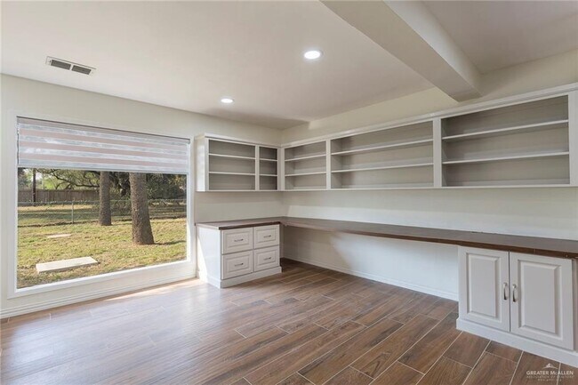 Building Photo - 10701 N Ware Rd