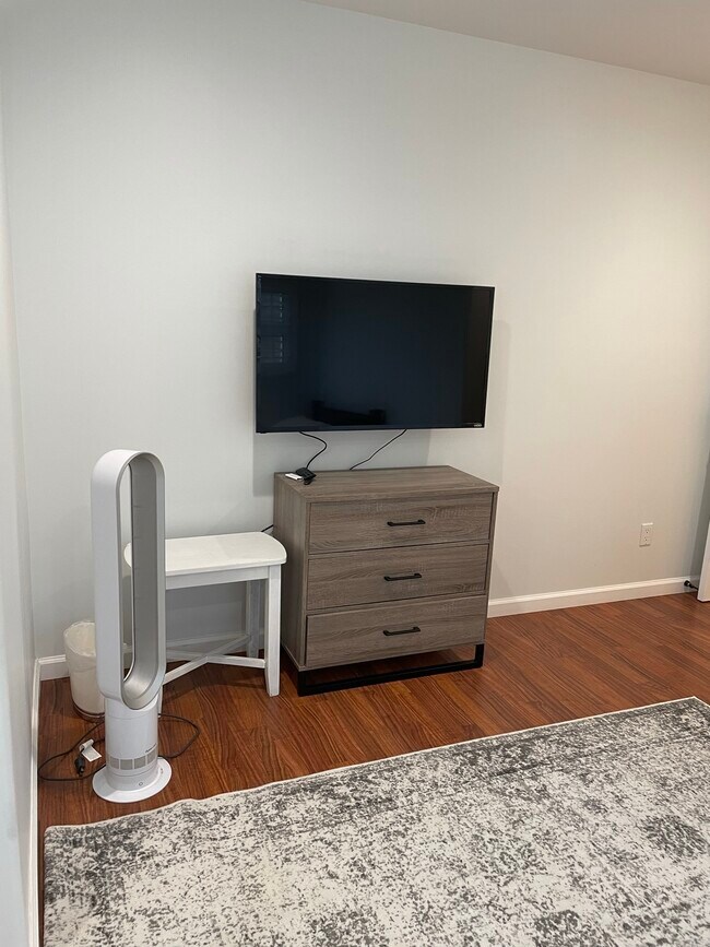 Building Photo - 1047 Malua Dr