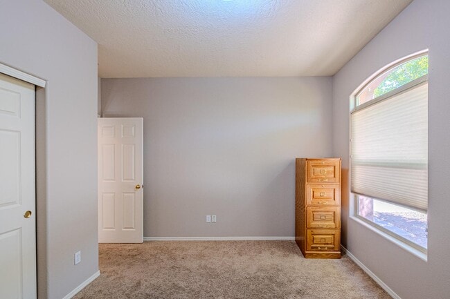 Building Photo - 1124 Calle Corvo NE