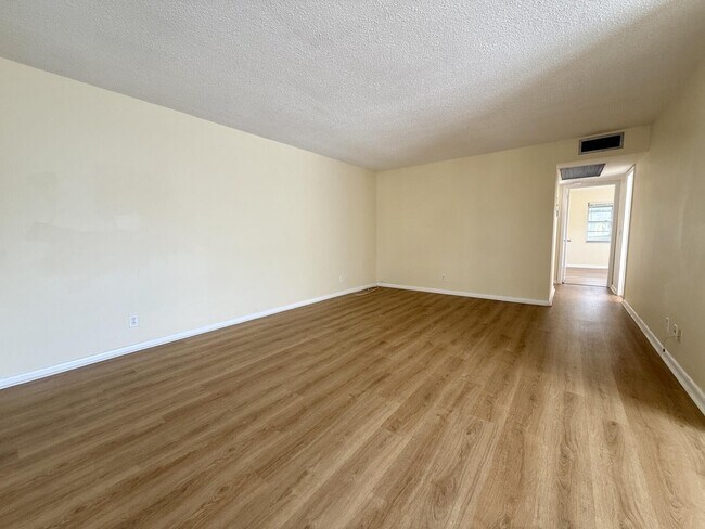 Building Photo - 241 Sheffield J