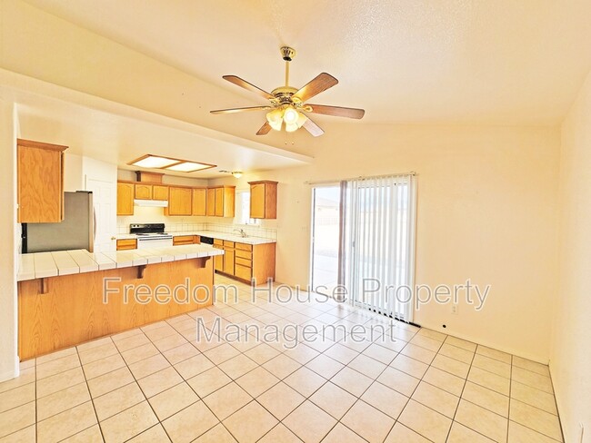 Building Photo - 1660 Chowchilla Cir