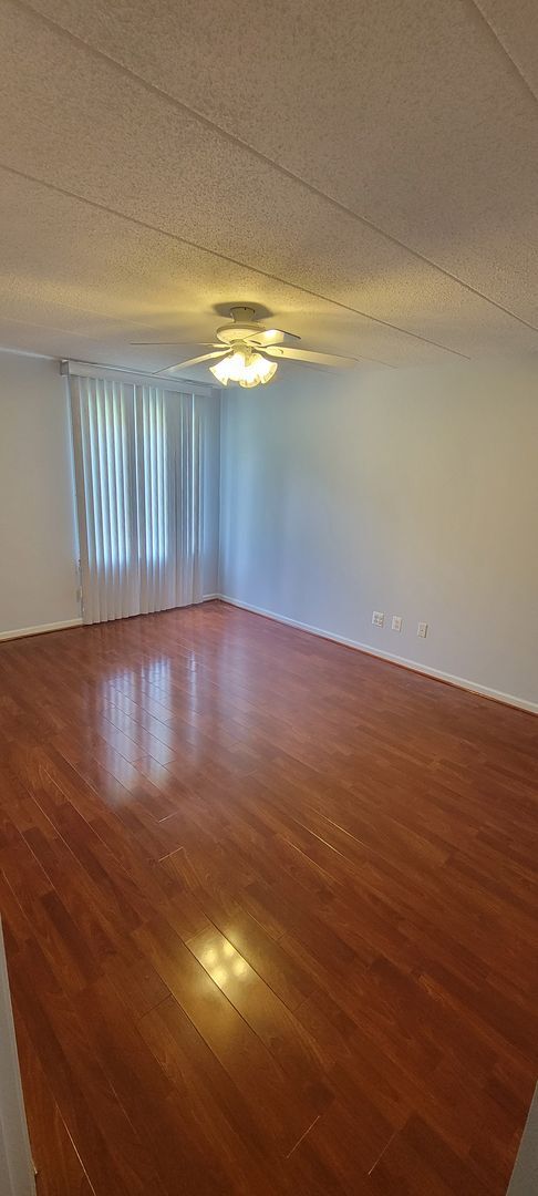 Building Photo - First Floor Unit - Northeast