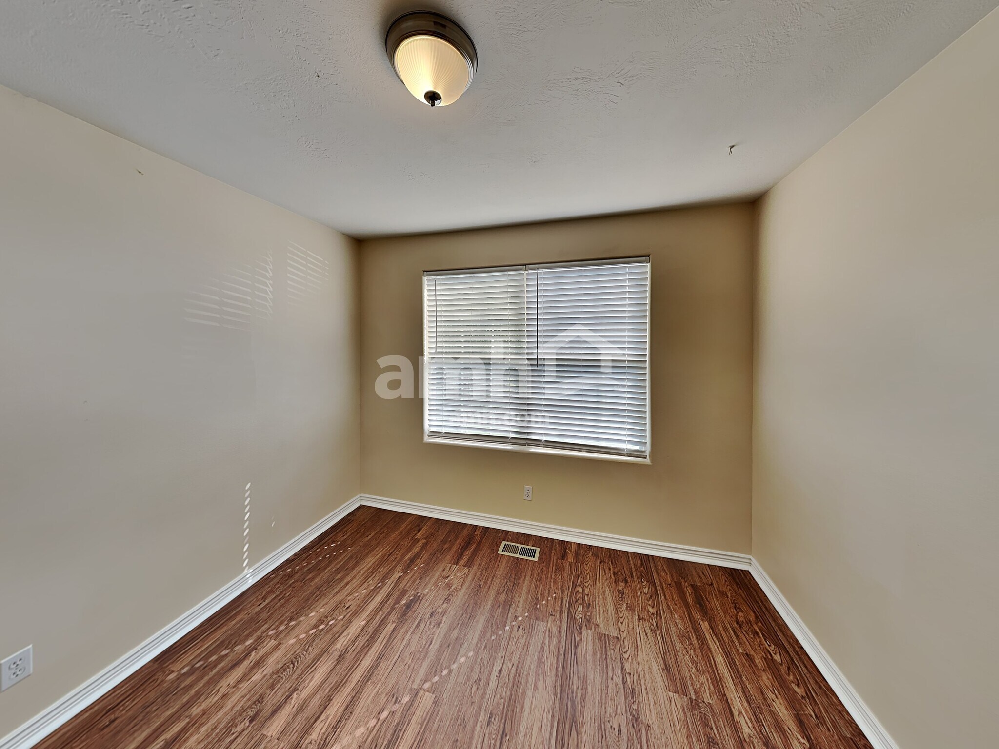 Building Photo - 1877 E Cedar Dr
