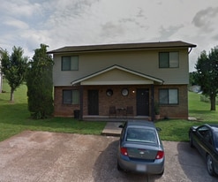 Building Photo - 105 Swan Dr