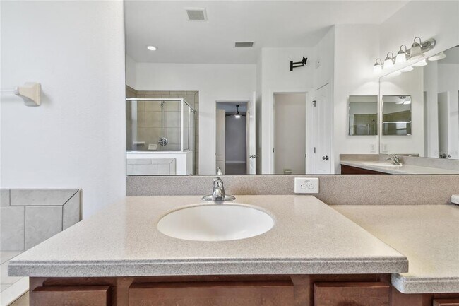 Building Photo - 5303 Moon Shell Dr